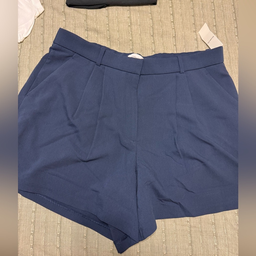 Abercrombie & Fitch Sloane Tailored Short in Navy